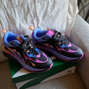 Puma Black and Pink Sneakers Modern Design